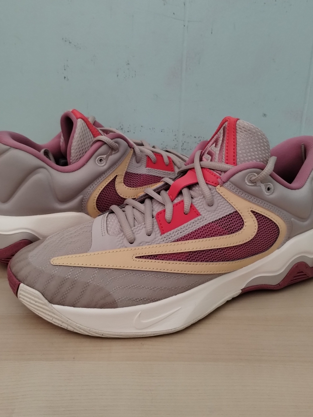 10.5M Nike Giannis Immortality 3 Desert Fossil Berry Taupe Cream Swoosh